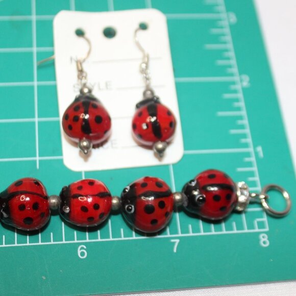 Ladybug Glass Bead Bracelet and Dangle Earrings - Picture 7 of 7